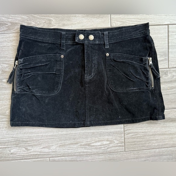 Guess Jeans|Vintage y2k black micro mini skirt in velvet corduroy fabric•••30 - Picture 3 of 10